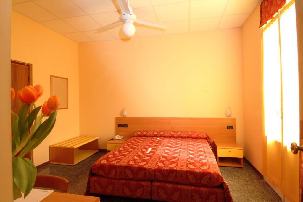 Hotel San Geminiano Modena Bilik gambar